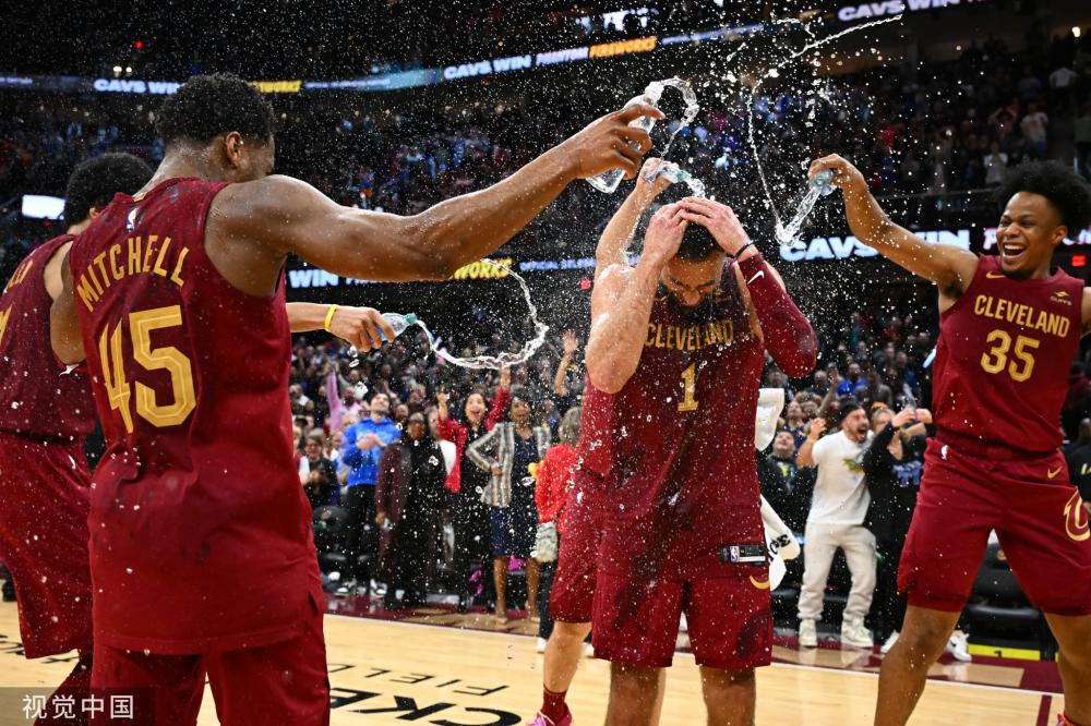 英格兰球迷点评图赫尔首秀战：不好不坏吧！索斯盖特的比赛好看些.