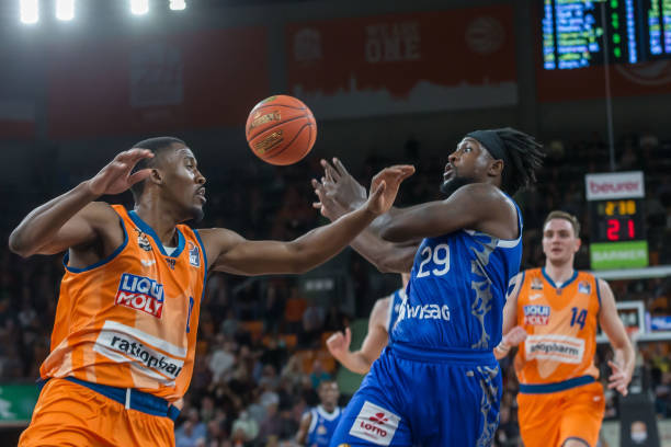 美媒晒NBA非常伟大总决赛的个人表演：詹姆斯碾压乔丹高居第一！