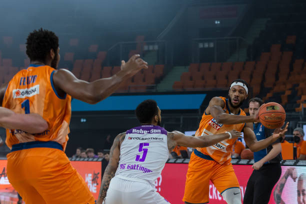 武磊右路传 武磊右路传