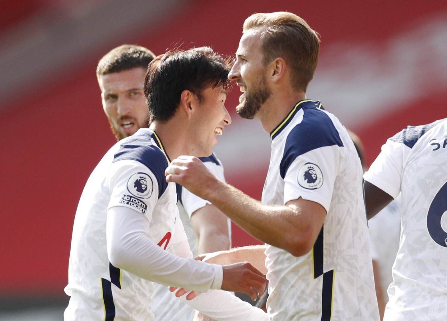 记者：梅利耶或将回归母队洛里昂，后者已向利兹询问转会条件