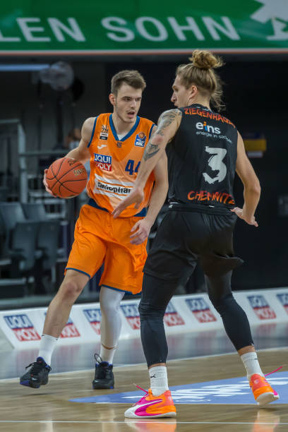 WTT多哈男单签位：向鹏首轮对阵张本智和