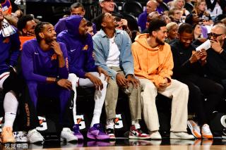 阿莫林：还没对卡塞米罗续约做决定，冬窗有合适人选才会引援（阿莫林：卡塞米罗续约未定，冬窗仅在有合适目标时引援）