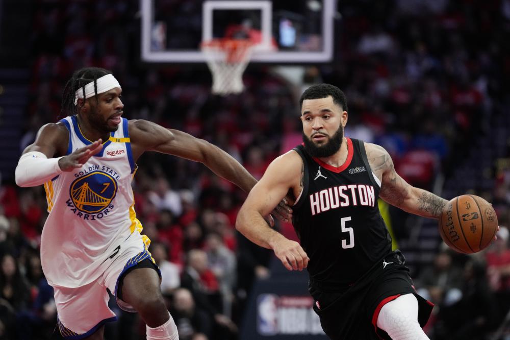 詹姆斯年终大战总分+三分连创历史第一 数据+胜利全输杜兰特太悲催（詹姆斯跨年大战总分与三分双历史第一，却在数据与胜利上仍输杜兰特）